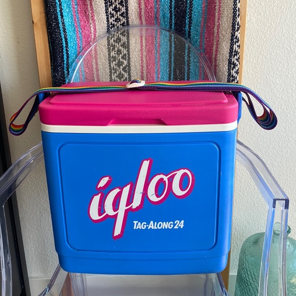Vintage Igloo Tag-Along 24 Cooler with Rainbow Strap - Picture 1 of 7